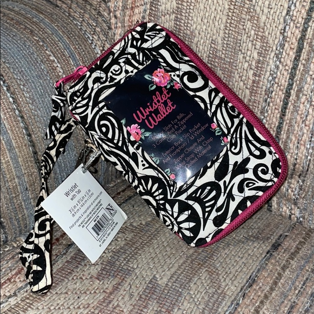 3/$20 ❤️ Patterned Wristlet Wallet